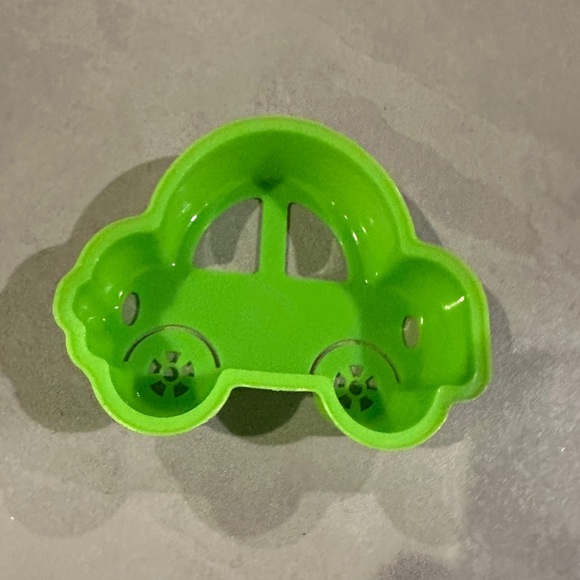Cute Sandwich Mold Car Shape for Fun Baking - Picture 2 of 4